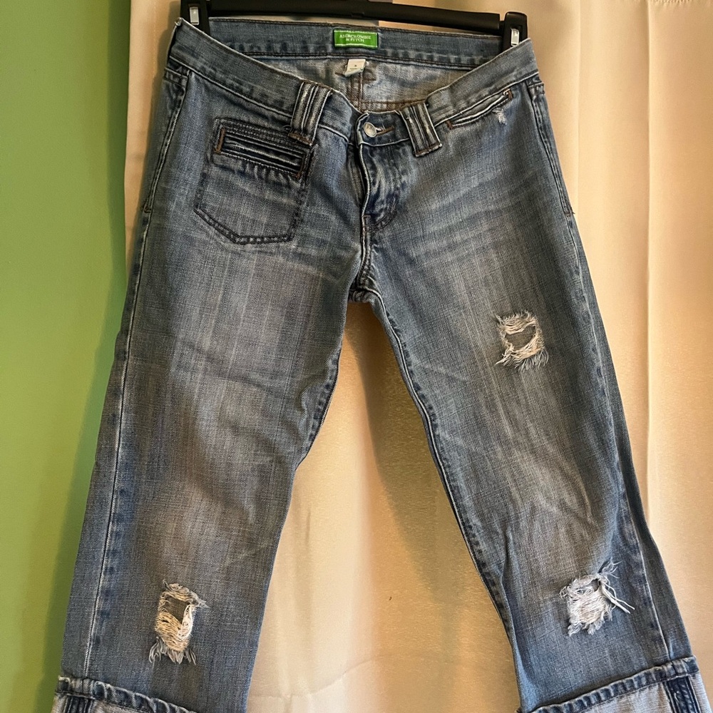 Abercrombie & Fitch Light Blue Distressed Cropped Jeans